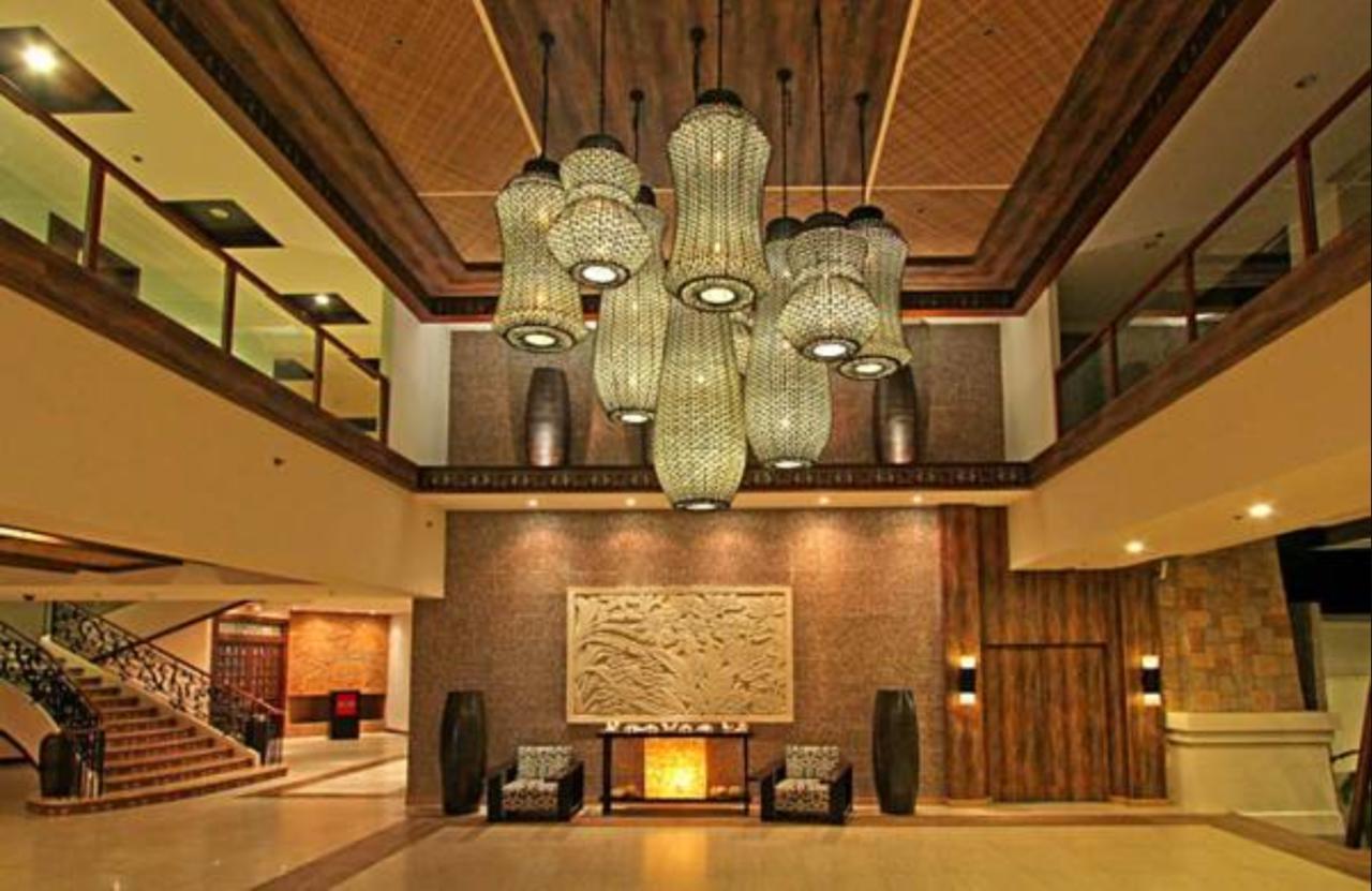 The Bellevue Resort Panglao Exterior foto The lobby of the hotel