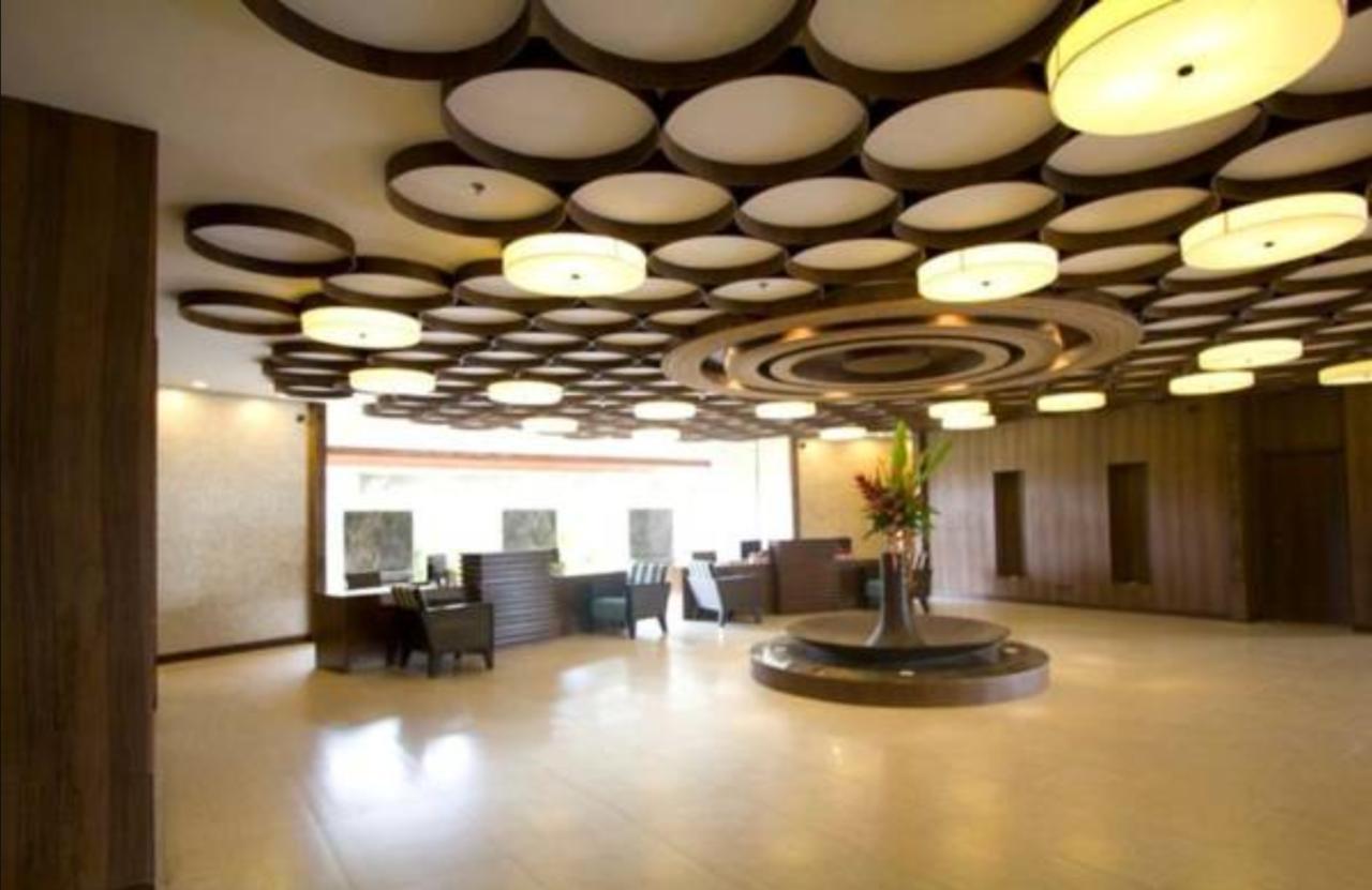The Bellevue Resort Panglao Exterior foto The lobby of the hotel