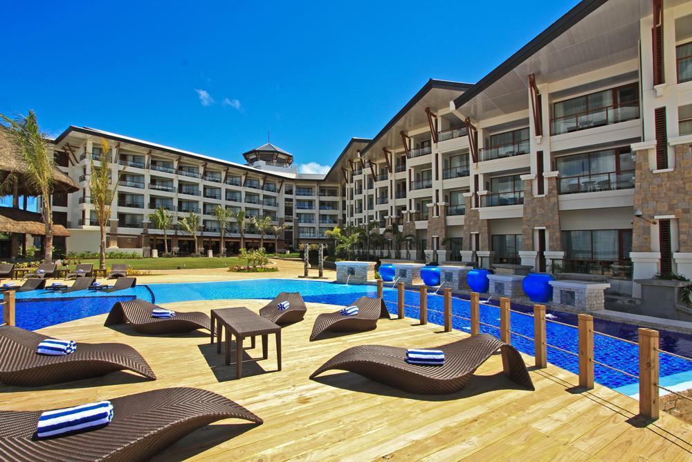 The Bellevue Resort Panglao Exterior foto The pool at the Radisson Blu Hotel Cebu