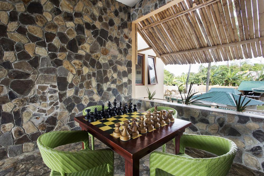 The Bellevue Resort Panglao Exterior foto A game of chess at the resort