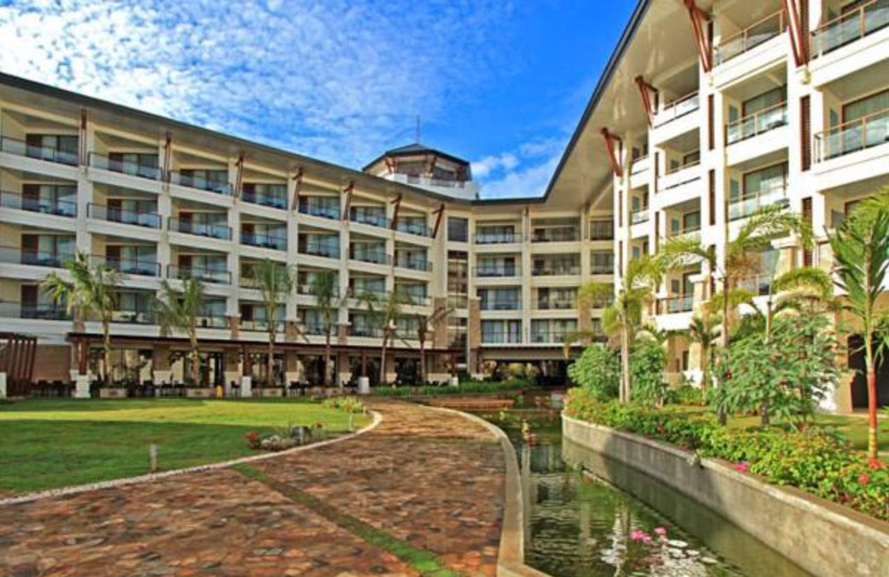 The Bellevue Resort Panglao Exterior foto The hotel's main building